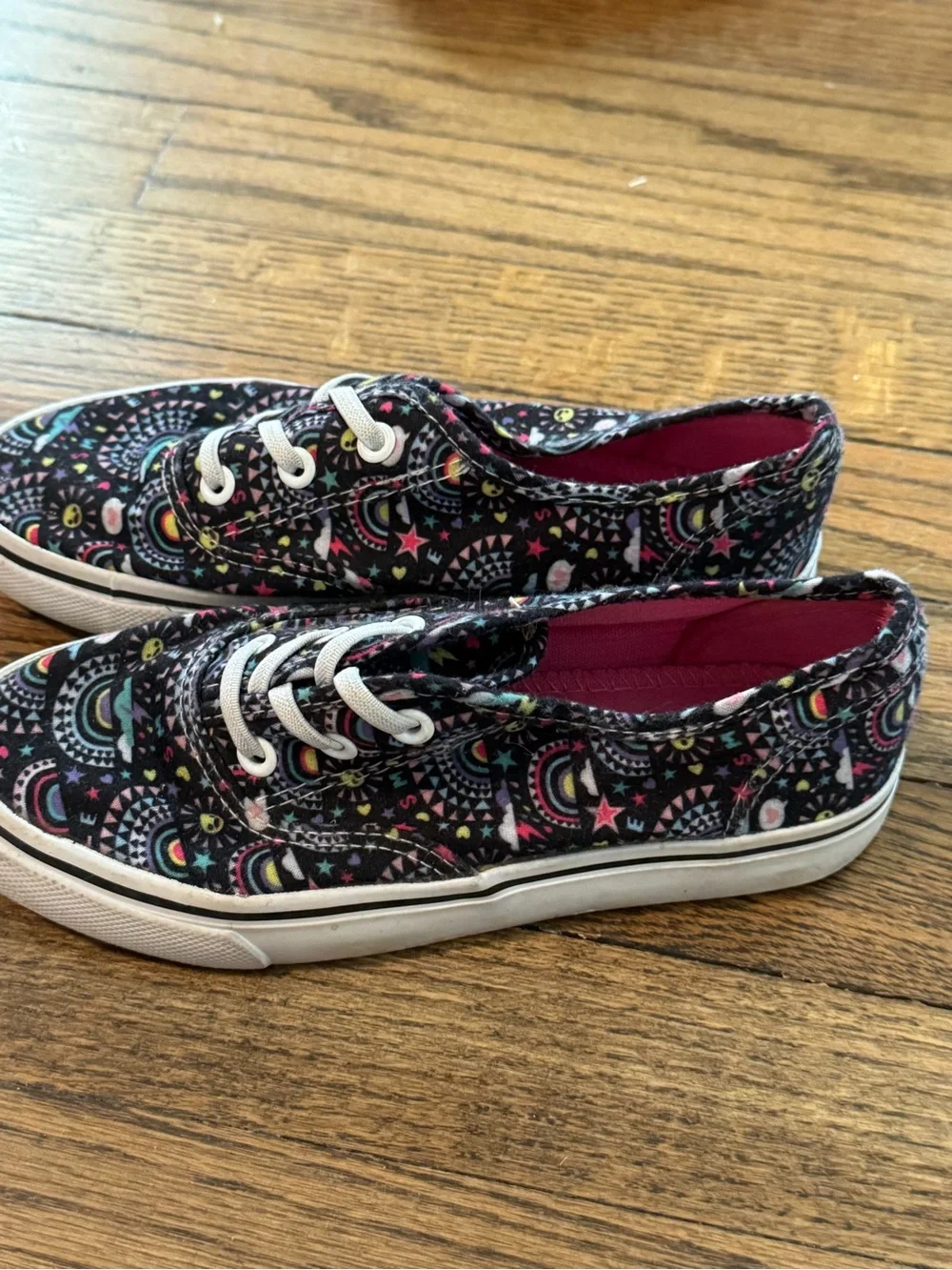 Sneakers with Multicolor Star & Swirl Print